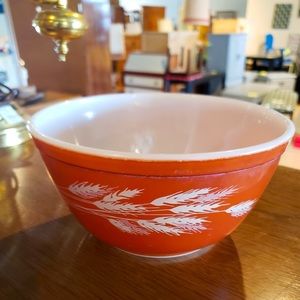 Vintage Harvest Wheat Pyrex Mixing Bowl, 1.5-Quart